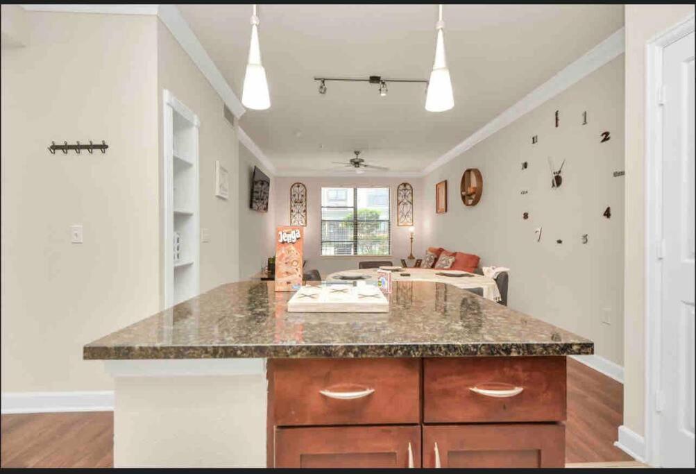 Luxury 1Bedroom/Pool View/ Galleria W/Study Desk ヒューストン エクステリア 写真