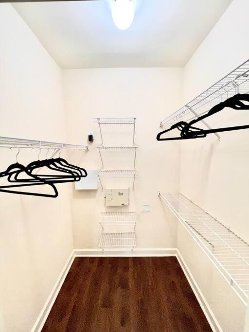 Luxury 1Bedroom/Pool View/ Galleria W/Study Desk ヒューストン エクステリア 写真
