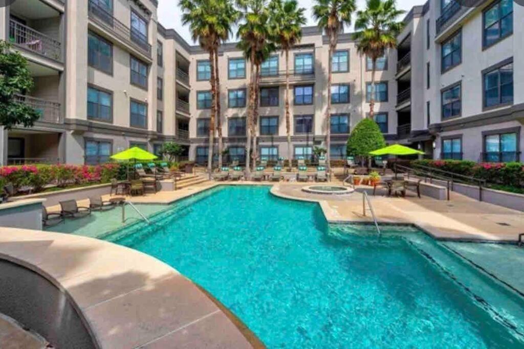 Luxury 1Bedroom/Pool View/ Galleria W/Study Desk ヒューストン エクステリア 写真